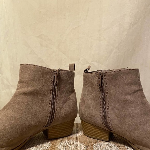 LC Lauren Conrad Mocha/Taupe Ankle Boots (Size 9&1/2) - Picture 9 of 13